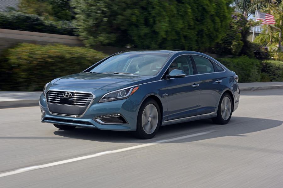  Hyundai Sonata PHEV 2015 года  (фото 15 из 35)